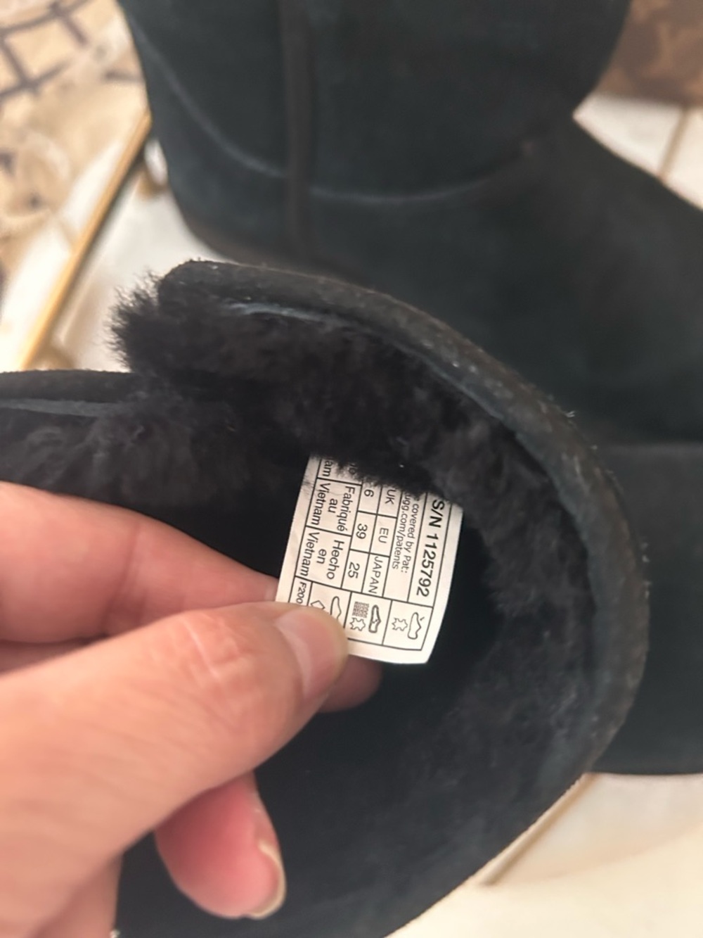 UGG Black Boot size 8 good condition - Picture 3 of 12